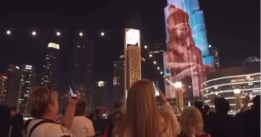 برج خليفة يقدم عروضا ضوئية مبهرة احتفالا بالمتحف المصرى الكبير.. صور