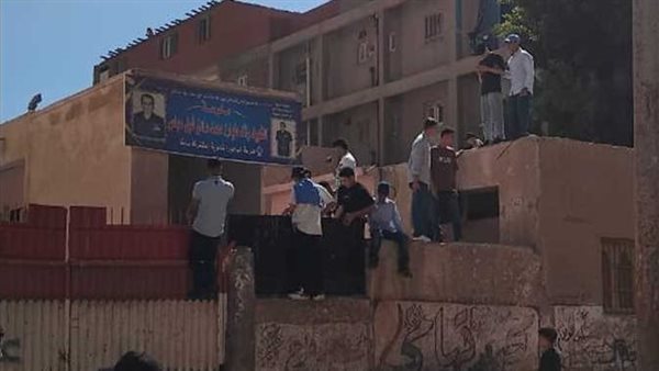 إحالة جميع العاملين بمدرسة ابتدائية