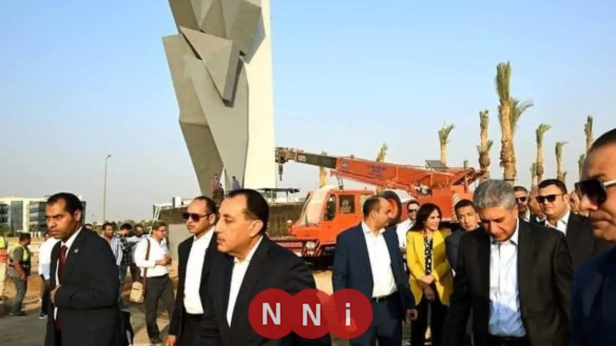 رئيس الوزراء يضمن انتهاء تطوير المنطقة المحيطة بالمتحف المصري الكبير