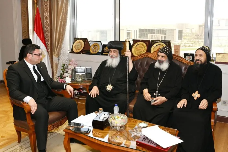 وزير الإسكان يستقبل ممثلي دير «الأنبا بولا» بالبحر الأحمر لمناقشة موقف أعمال المرافق بالدير