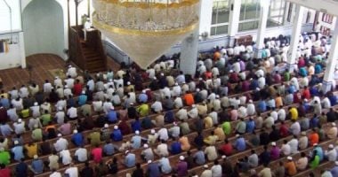 حكم المصافحة عقب الصلاة وقول حرما.. دار الإفتاء توضح