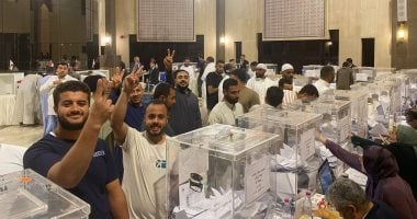 قبل دقائق من الإغلاق.. المصريون بالسعودية يواصلون مشاركتهم فى انتخابات النواب.. صور