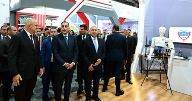 لقطات ترصد تفقد رئيس الوزراء ومرافقيه أجنحة معرض TransMEA202