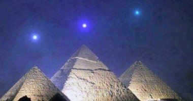 كواكب عطارد والزهرة وزحل تصطف فوق الأهرامات.. اعرف حقيقة الصورة المتداولة