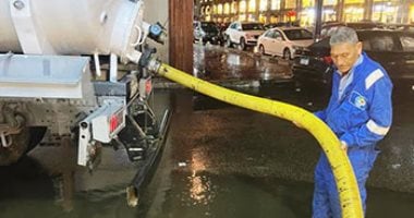 الأمطار تُغرق بورسعيد والمحافظة تواصل جهودها لشفط المياه.. صور