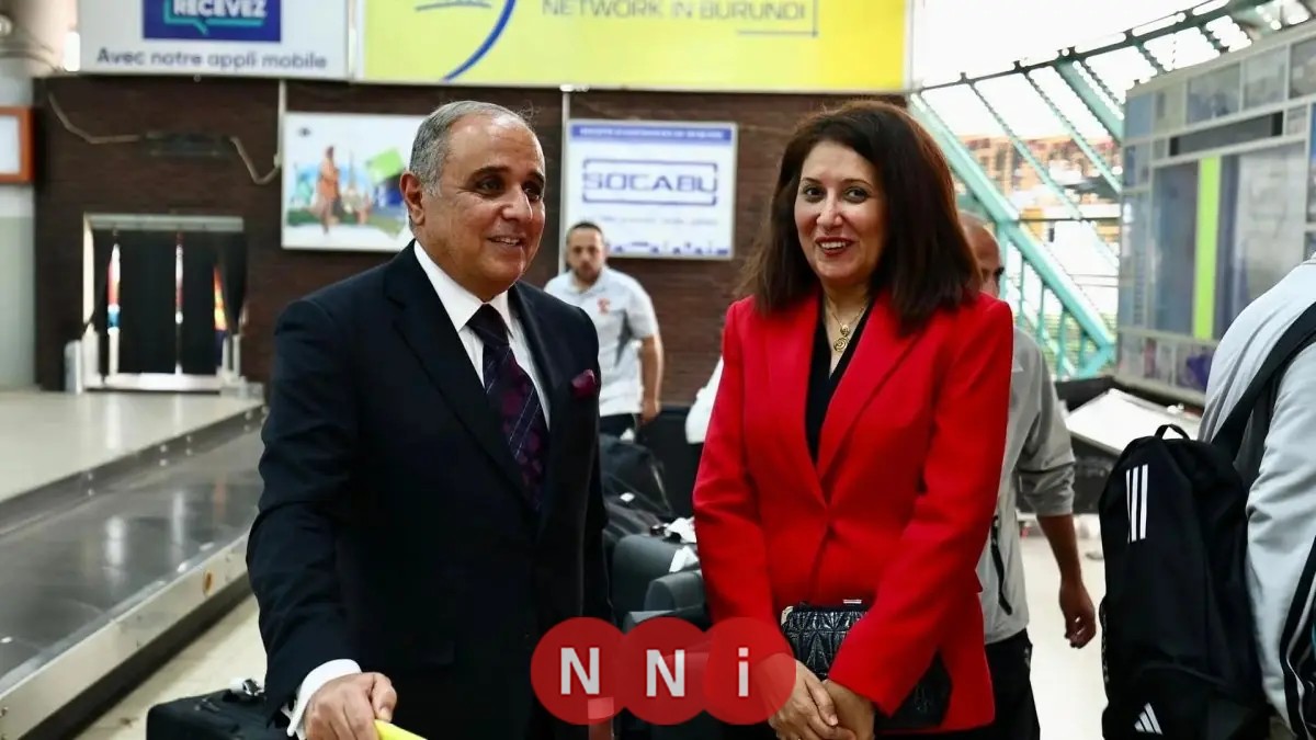 سفير مصر في بوروندي يرحب ببعثة الأهلي في مطار بوجمبورا