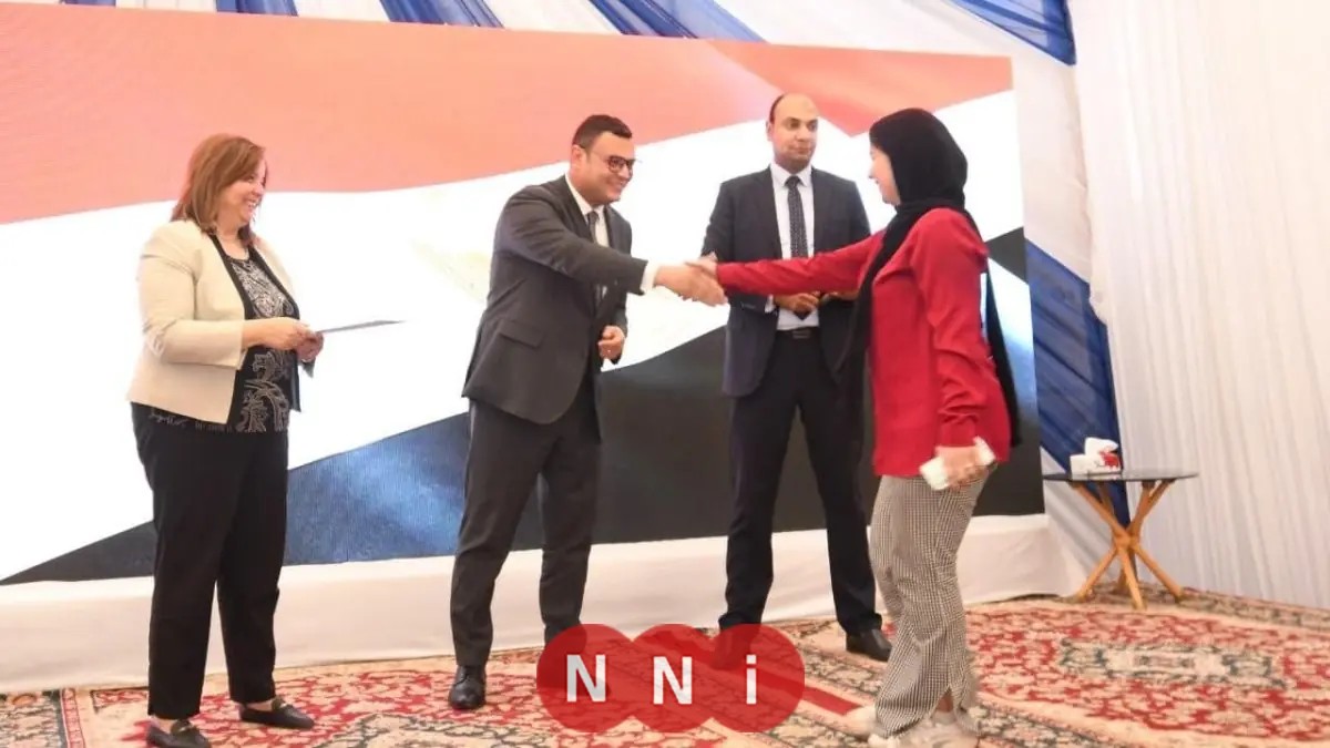 وزير الإسكان يوزع عقود وحدات سكن لكل المصريين ضمن المبادرة الرئاسية