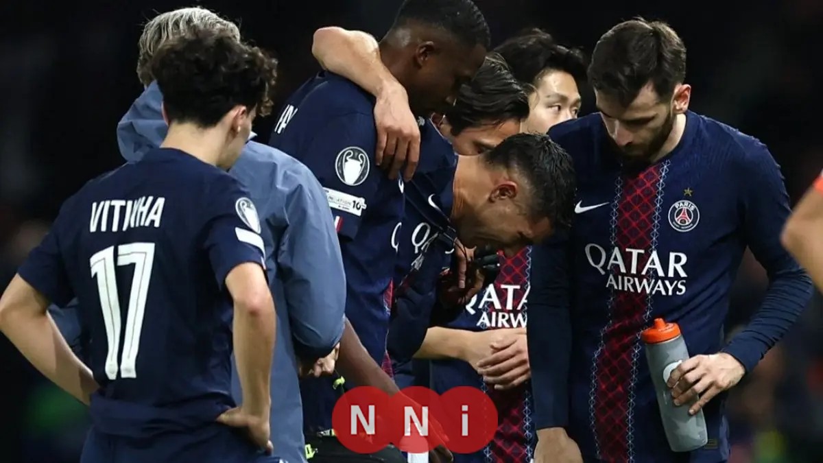 أشرف حكيمي يغادر حديقة الأمراء بالعكازات في يوم ميلاده الاحتفالي