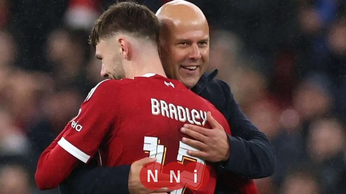 روبرتسون يثني على الموهبة الاستثنائية ويتفوق على فينيسيوس في الملعب