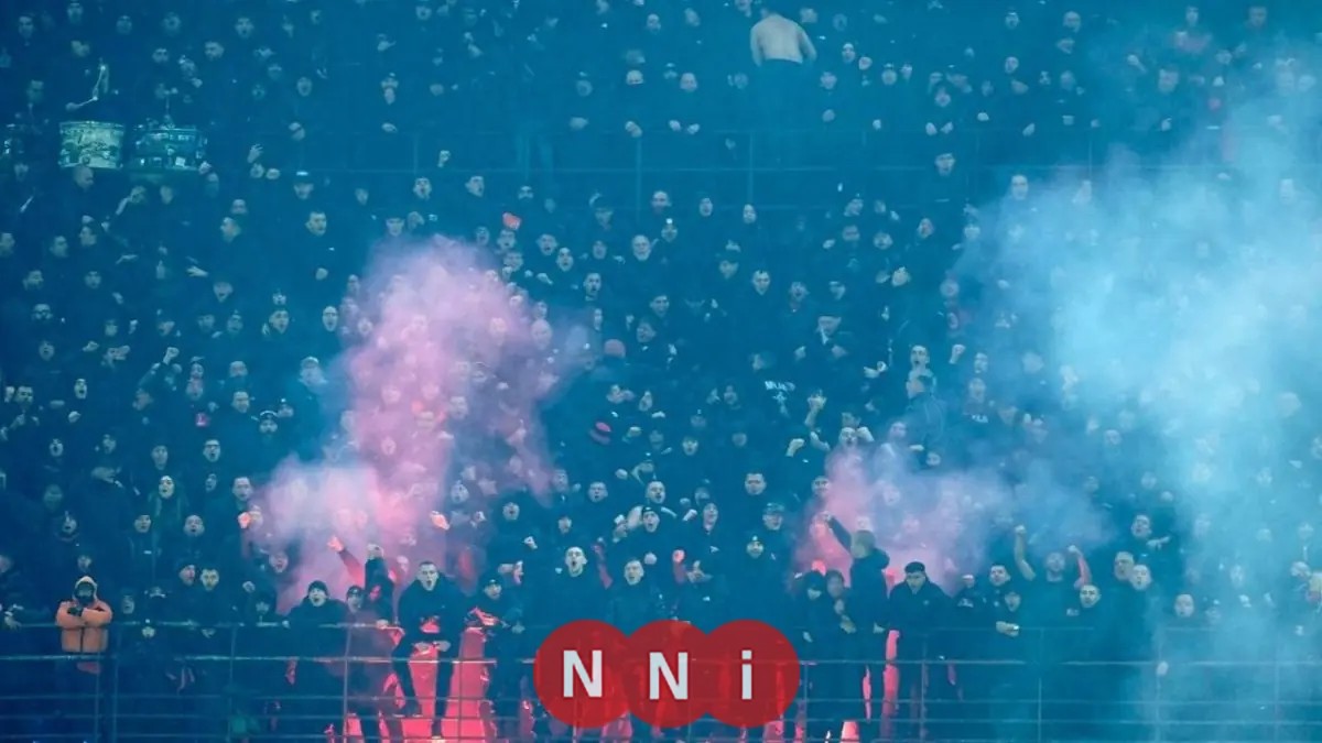 جماهير ألتراس ميلان يتجاوزون حظر اللافتات بإبداع أضواء الهواتف