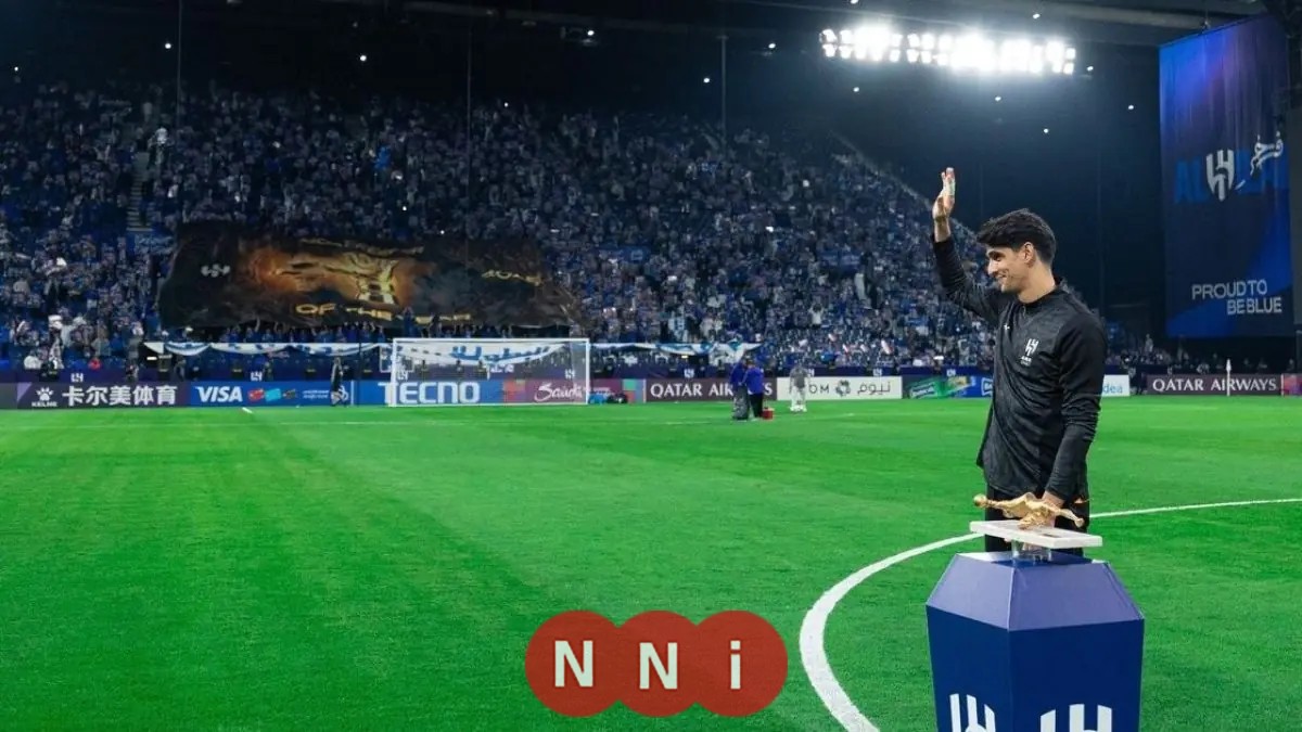 جمهور الهلال يشعل الأجواء احتفالًا بالحارس ياسين بونو في الدقيقة 37