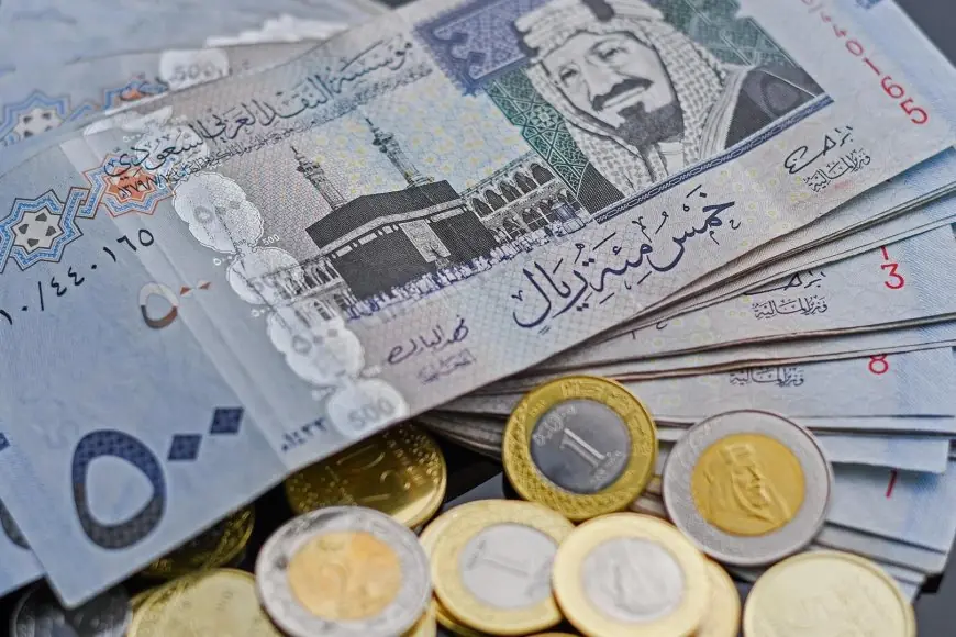 هتنزل ولا هتطلع؟ اعرف سعر الريال السعودي في السوق السوداء في مصر يوم الخميس 15 أغسطس 2024 مقارنة بالجنيه المصري