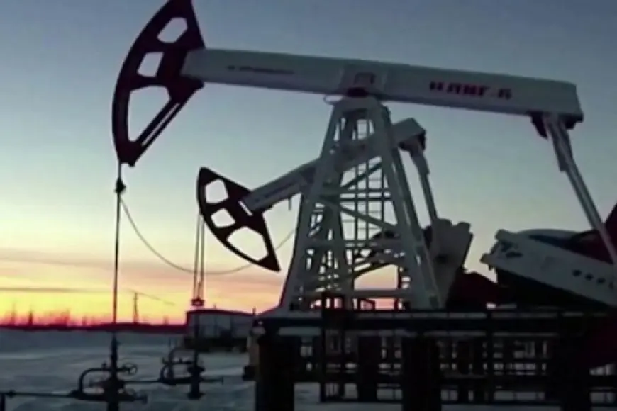 أسعار النفط تتراجع لكنها تتجه لتحقيق ارتفاع أسبوعي