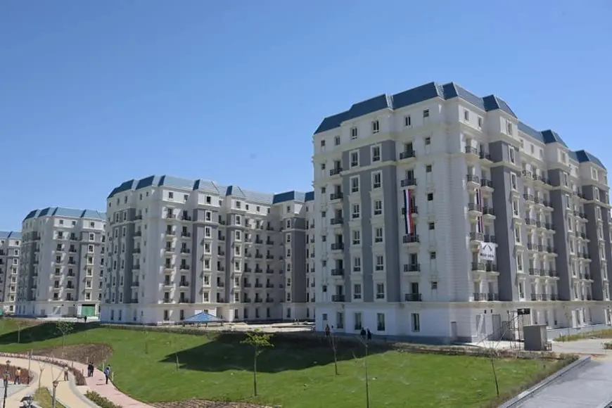 رئيس الوزراء يزور “الحي اللاتيني” في العلمين الجديدة