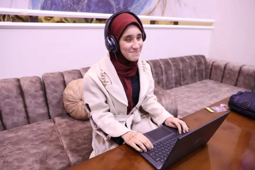 استجابة فورية من الحكومة: «لاب توب» ومنحة برمجة لطالبة كفيفة في أسيوط