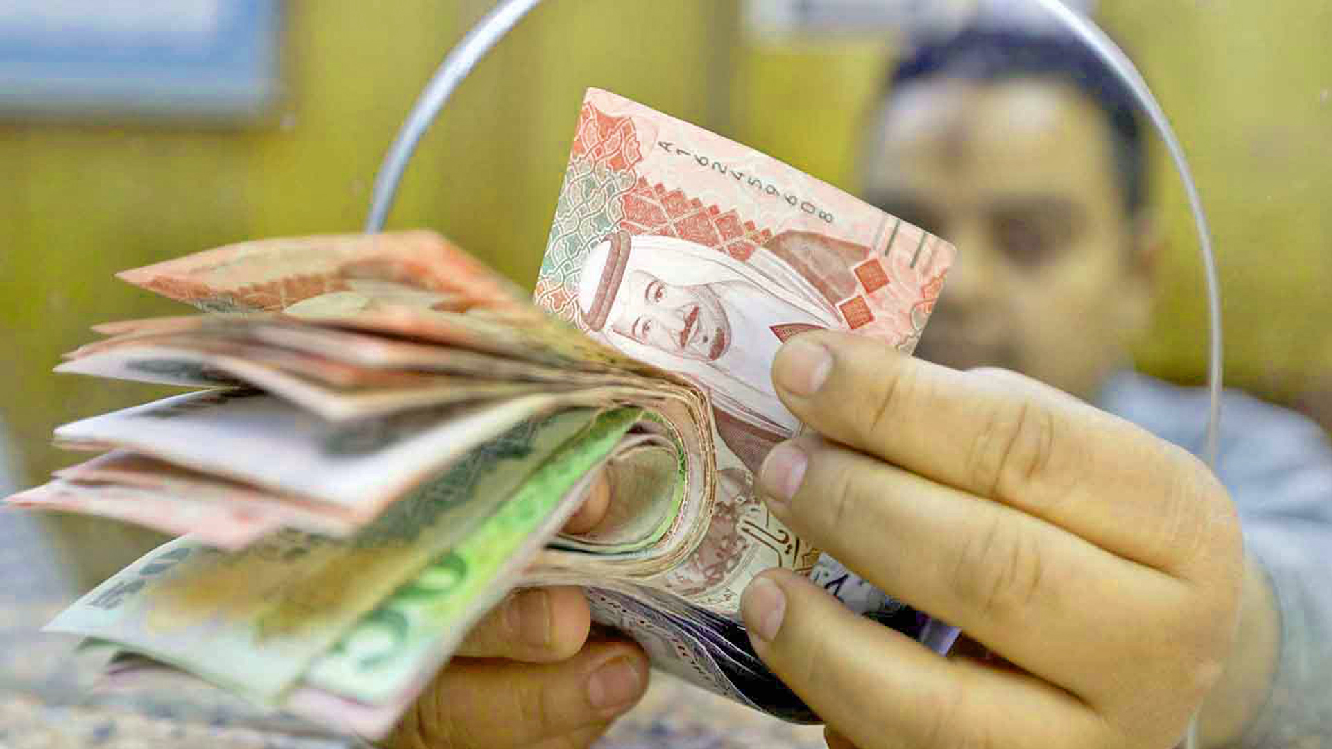 بإيداع سريع استلم 100 ألف ريال بدون كفيل ولا تحويل راتب بأقساط ميسرة على 60 شهر