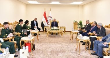 وزير الإنتاج الحربى يستقبل ممثلى وزارة الدفاع الفيتنامية بمعرض ايديكس