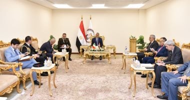 وزير الإنتاج الحربى يستقبل السفير الإيطالى بمعرض أيديكس