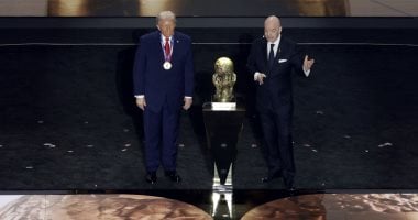 ترامب يفوز بالنسخة الأولى لجائزة فيفا للسلام.. صور