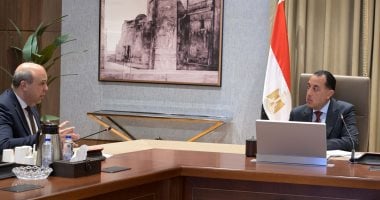 رئيس الوزراء يتابع مع وزير الطيران عددا من ملفات العمل