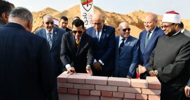 مساحته 5600 متر.. وضع حجر الأساس لأول مسجد يُنسب لقضاة مصر بالتجمع.. صور