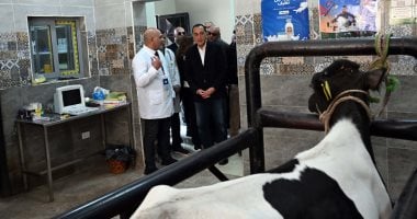 رئيس الوزراء يتفقد الوحدة البيطرية لقرية نوى ضمن مشروعات حياة كريمة بالقليوبية