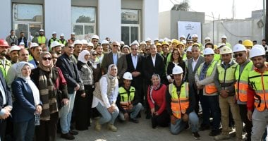 رئيس الوزراء: الحكومة تضع التعليم والصحة وتحسين خدمات المواطن أولوية حاليا.. صور