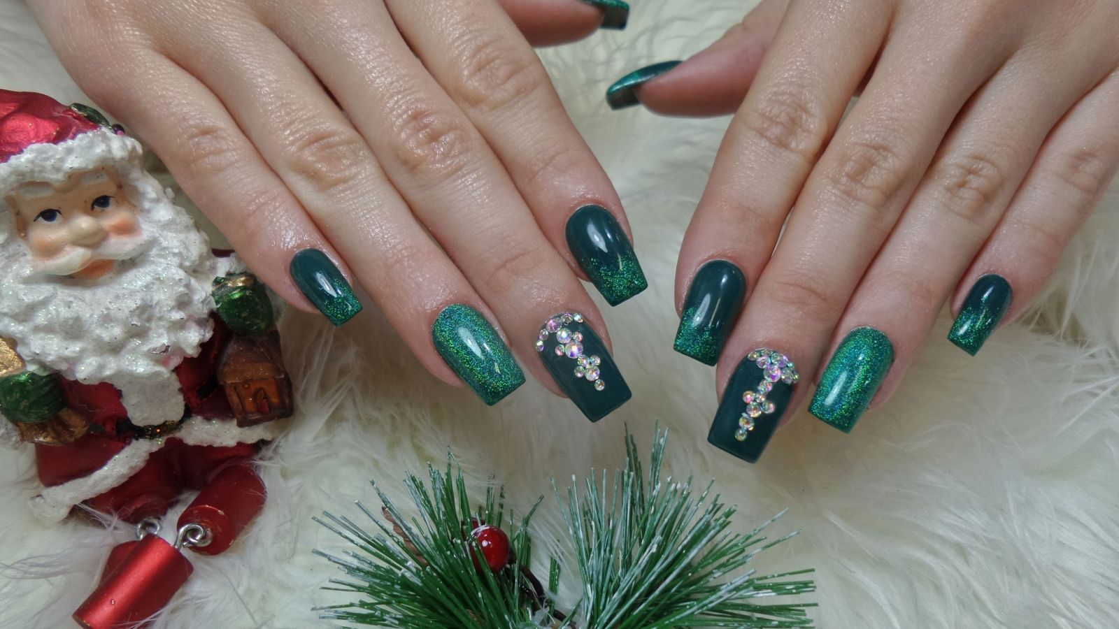 أجمل ألوان مناكير تناسب مختلف أنواع الحفلات والسهرات