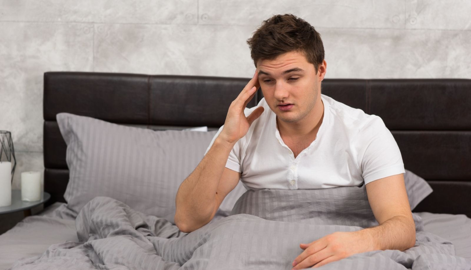التعرق الليلي عند الرجال: الأسباب وطرق العلاج