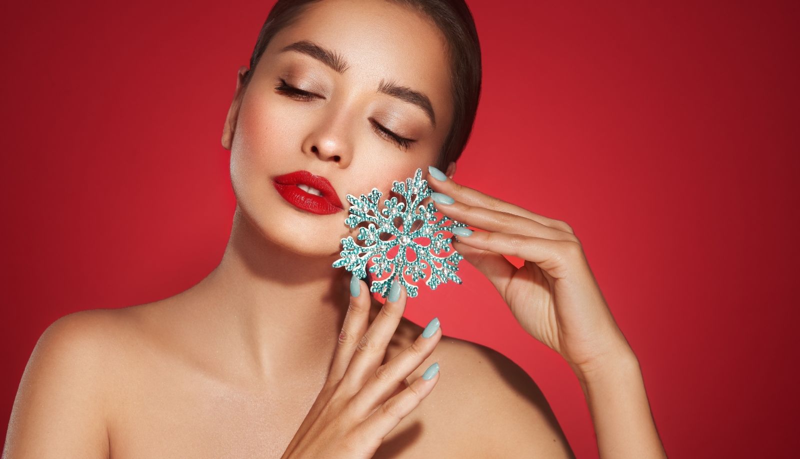 سر النضارة في عيد الكريسماس: نصائح سريعة لبشرة متألقة