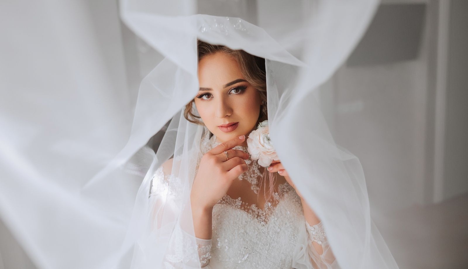 سيروم منزلي مغذي للبشرة قبل الزفاف