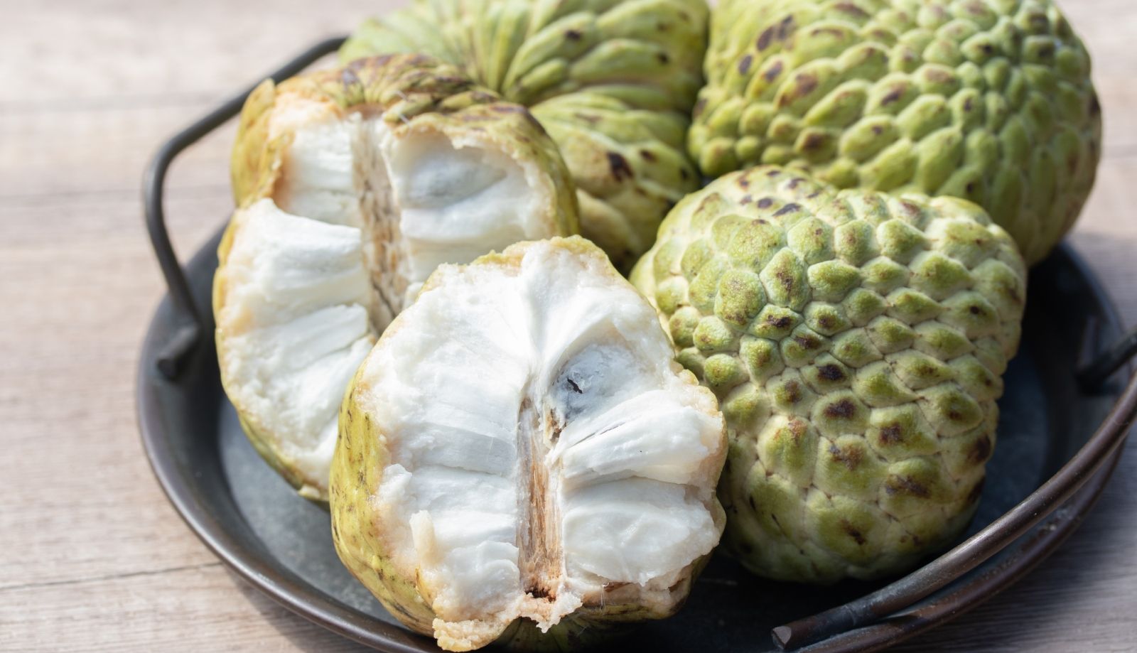 فوائد فاكهة القشطة للحامل في الشهور الأولى