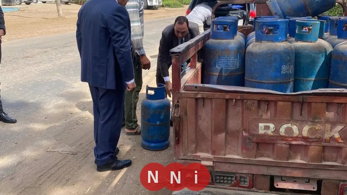 محافظ الدقهلية يوقف بائع أسطوانات غاز في جولة مفاجئة للتحقق من الوزن والمواصفات في منية النصر