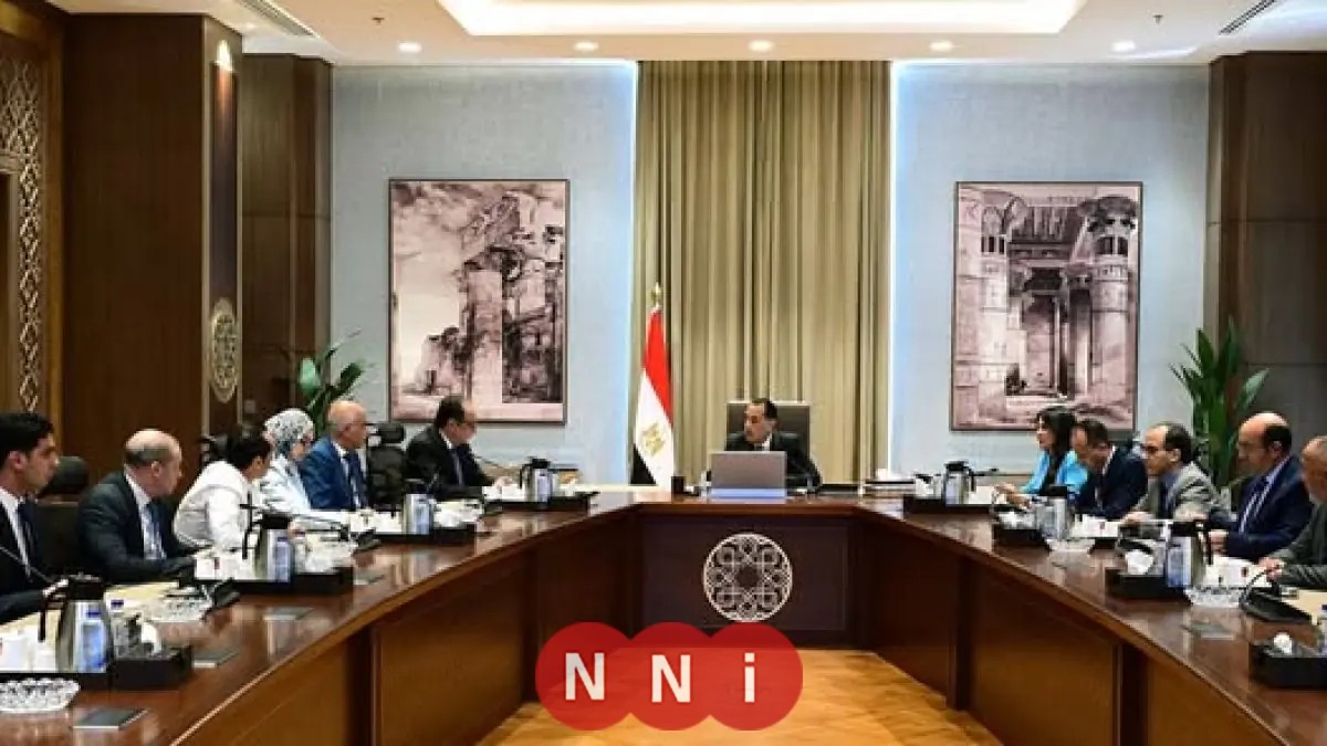 مدبولي ووزير قطاع الأعمال يناقشان الفرص الاستثمارية الواعدة في السياحة والتشييد