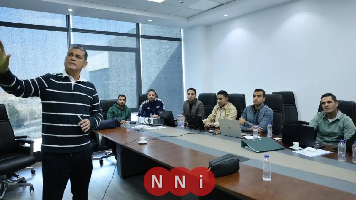 أوسكار رويز يجتمع مع الحكام لتحليل ومراجعة أبرز الحالات الفنية