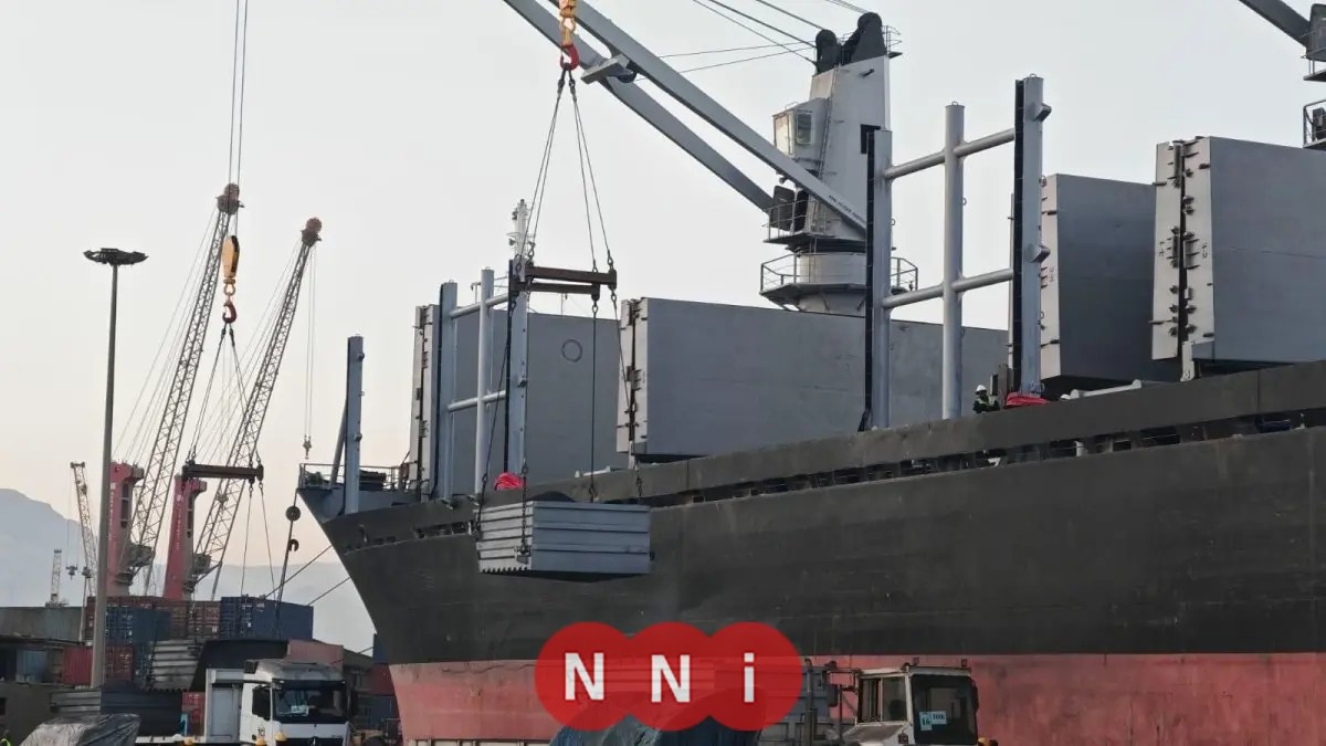 قطاع الأعمال يحقق إنجازاً بتصدير شحنة فحم بترولي مكلسن بقيمة مليوني دولار