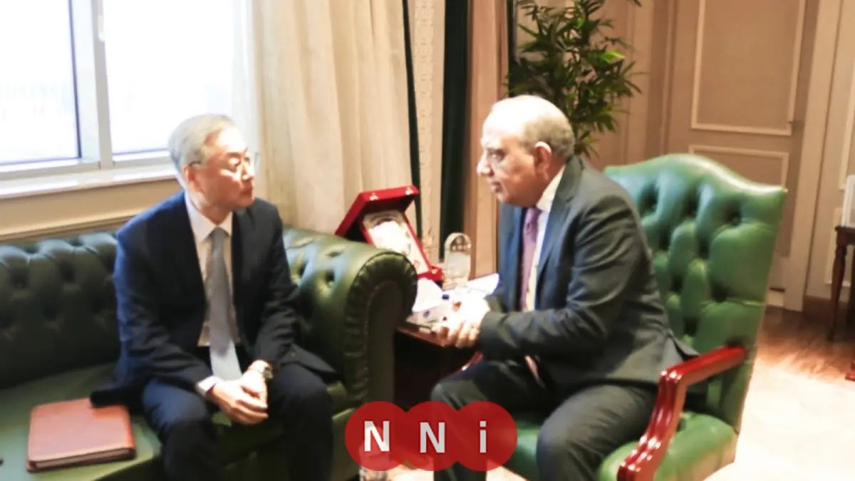 وزير الكهرباء والسفير الكوري يناقشان سبل تعزيز التعاون في مجال الطاقة المتجددة