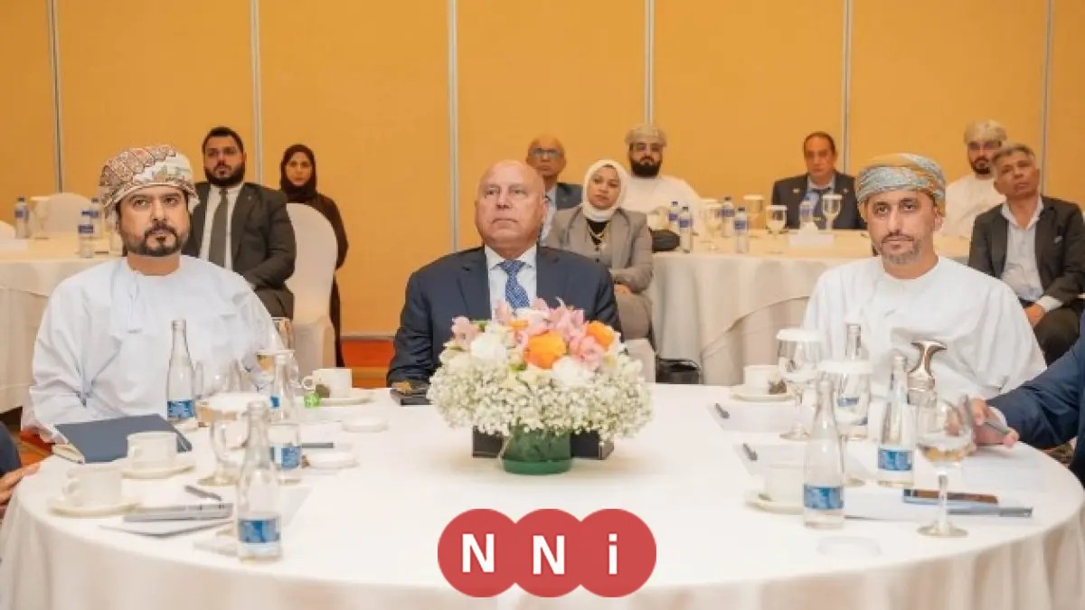 كامل الوزير يؤكد أهمية ربط ميناء صحار بالسخنة لتسهيل حركة نقل الخامات والبضائع