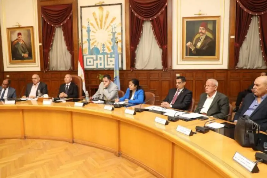 محافظ القاهرة يعقد اجتماعا لمتابعة ملف التصالح على مخالفات البناء بالعاصمة