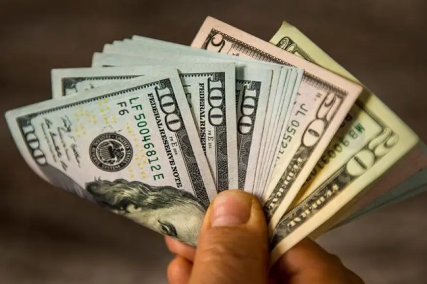 سعر الدولار يتراجع مقابل الجنيه في 7 بنوك مع نهاية تعاملات اليوم الاثنين