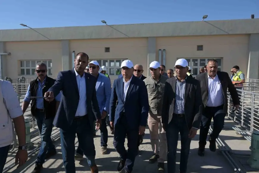 مدبولي يتابع عمليات اختبار عينات المياه بأحد معامل الأقصر الخاصة