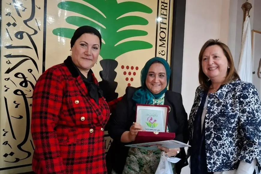 رئيسة المجلس القومي للطفولة والأمومة تحتفل مع الأمهات بدار الياسمين للمسنين بـ6 أكتوبر بعيد الام