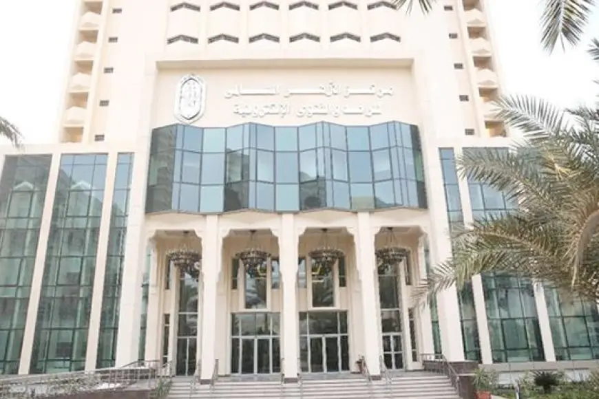 الأزهر للفتوى: لا يجوز إعطاء زكاة المال لمن تلزم المزكي نفقتهم من الأصول كالوالدين والأجداد