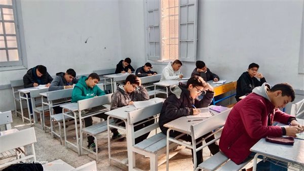 طلاب الصف الثالث الإعدادي