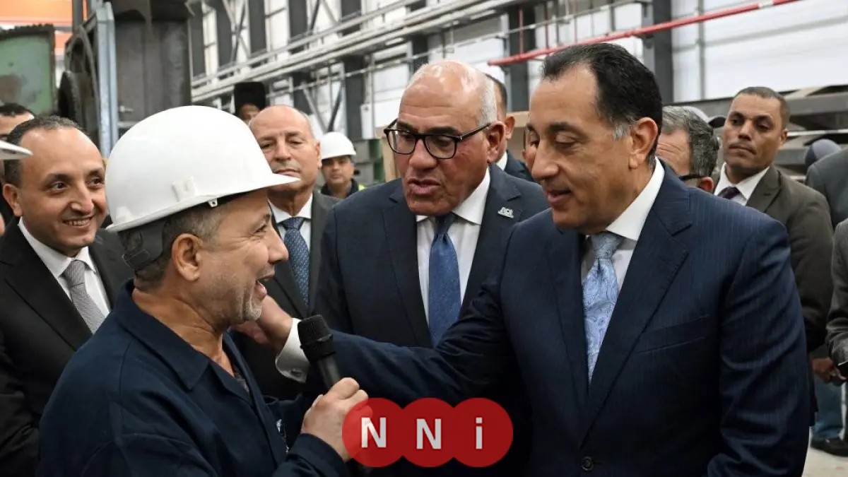 رئيس الوزراء يتفاعل مع عمال المصنع لمناقشة خطط التطوير المستقبلية
