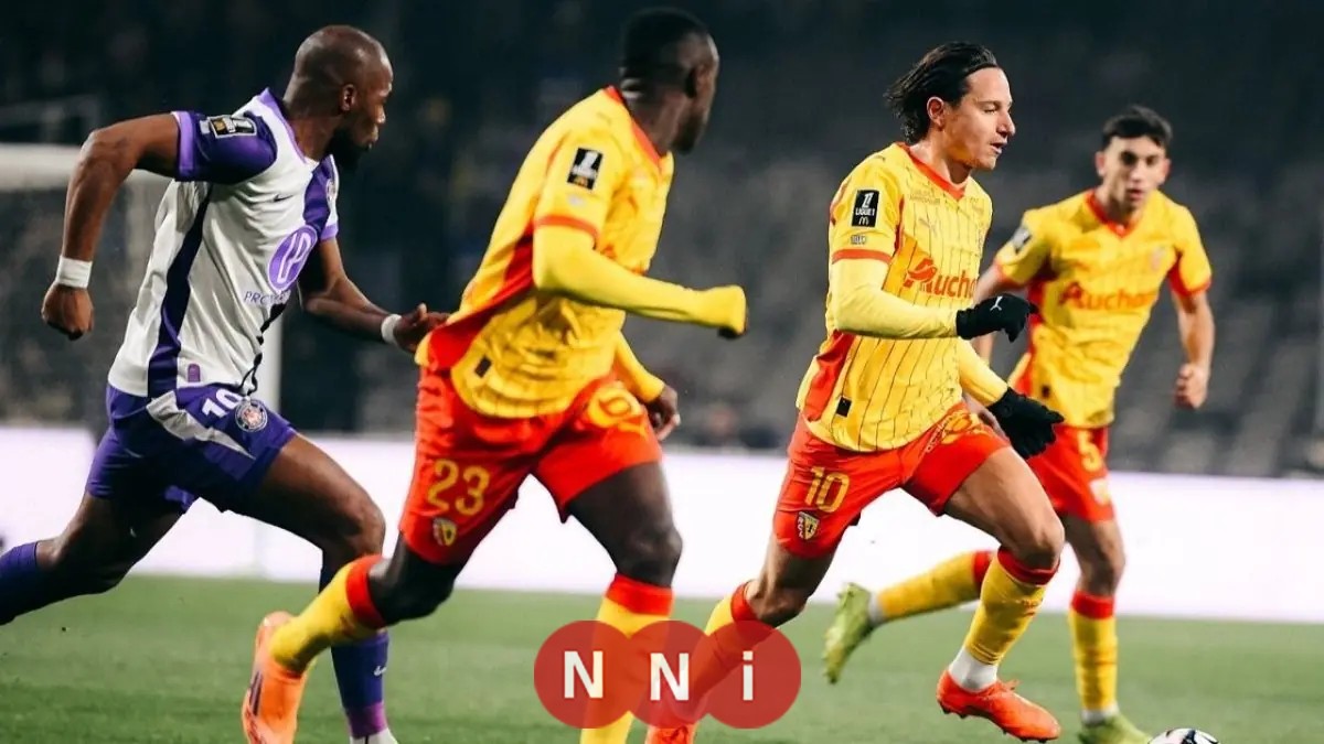 لانس يتصدر الدوري الفرنسي بفوز مثير بثلاثة أهداف على تولوز