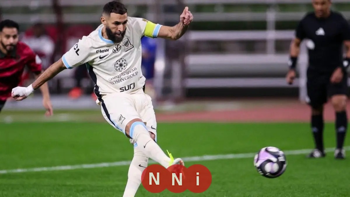 كريم بنزيما يتألق بثلاثية مذهلة في الشوط الأول من مباراة الاتحاد والخلود