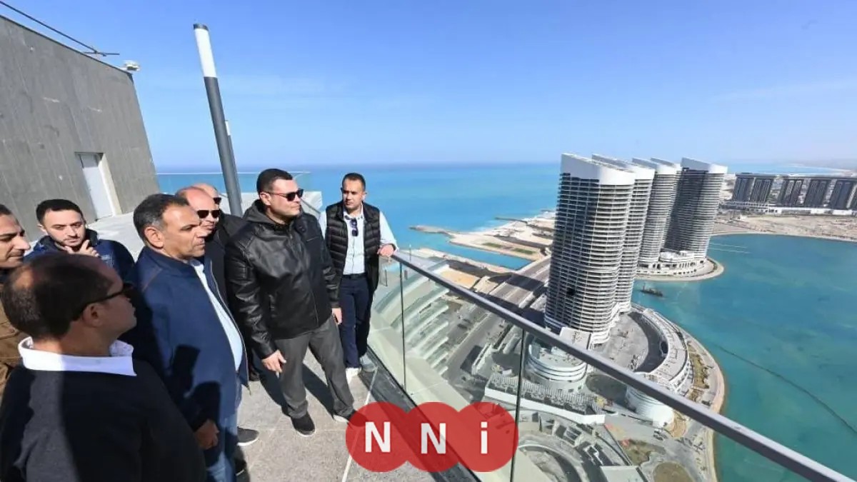 وزير الإسكان يراقب تقدم بناء أبراج الداون تاون في العلمين الجديدة