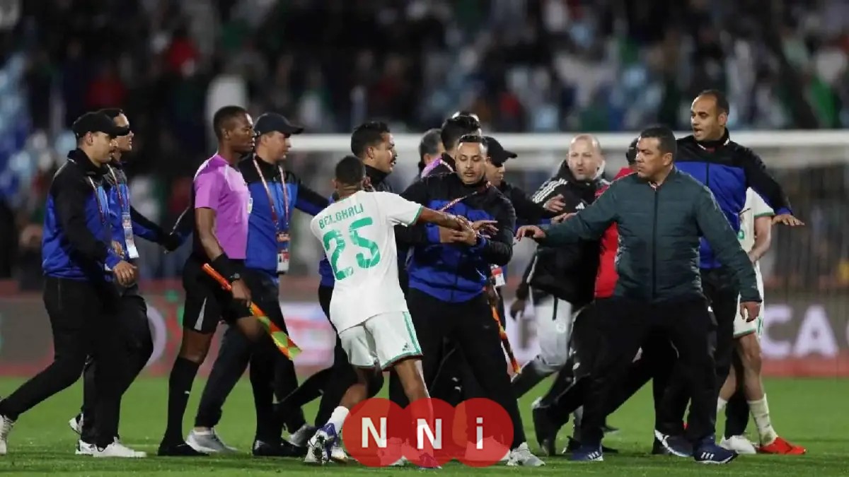 الكاف يعاقب الجزائر على خلفية أحداث مباراة نيجيريا بإيقافات وغرامات مالية