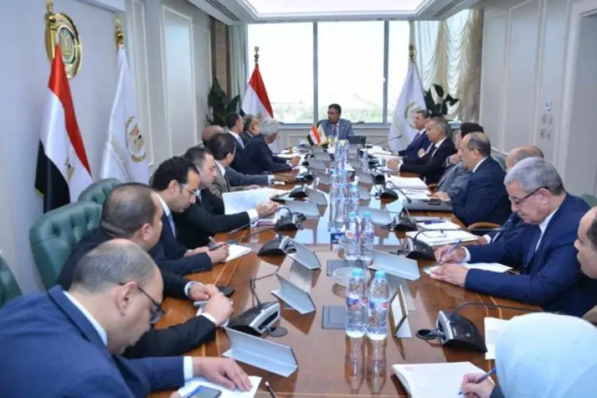 وزير التموين يتابع الموقف التنفيذي لتوافر السلع الاستراتيجية بالسوق المحلي